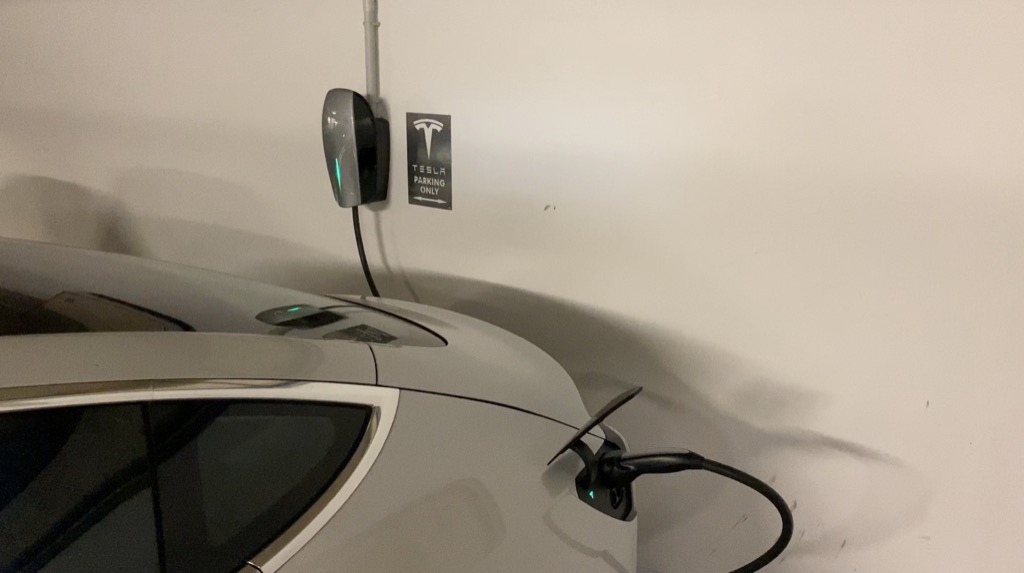 Tesla Wallconnector V2